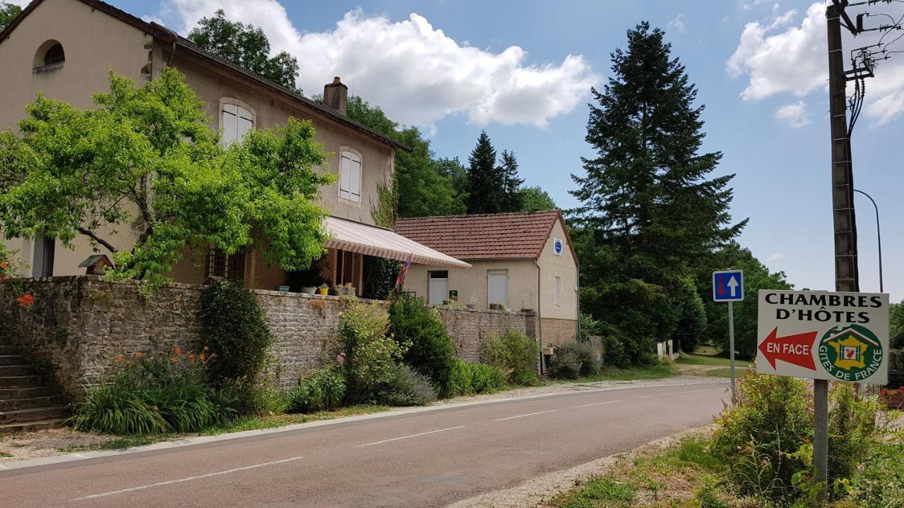 La Providence, Chambres D'Hotes Saint-Sernin-du-Plain Exterior photo
